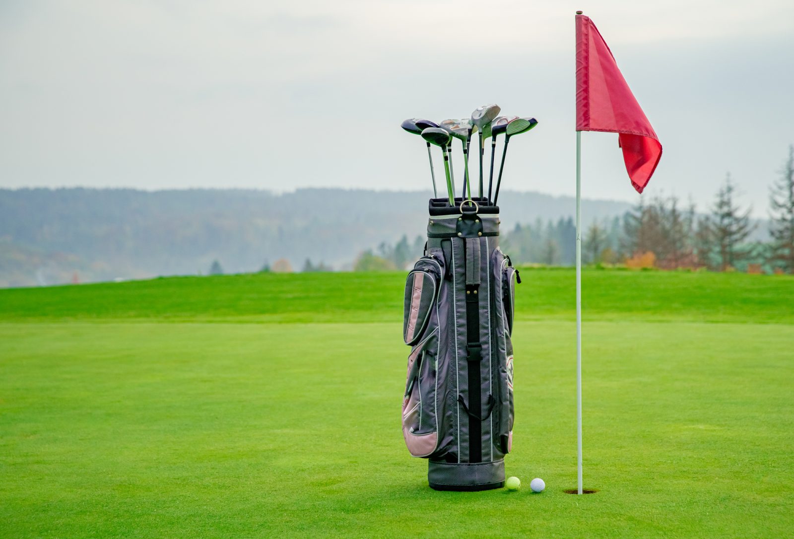 Technical Innovations in Modern Golf Bags